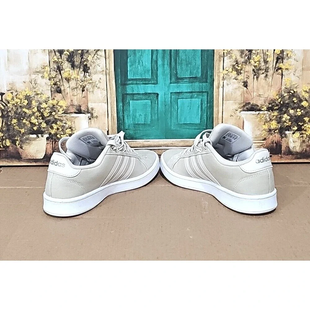 Adidas  Cloudfoam Women's  US Size 8 Sneakers  - HWI 28Y001